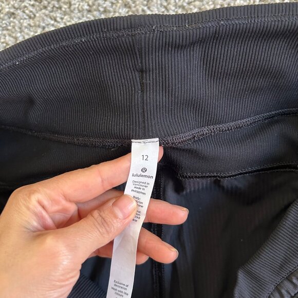 Lululemon Dance Studio Womens 12 Black Cropped Pants Activewear - Picture 5 of 11